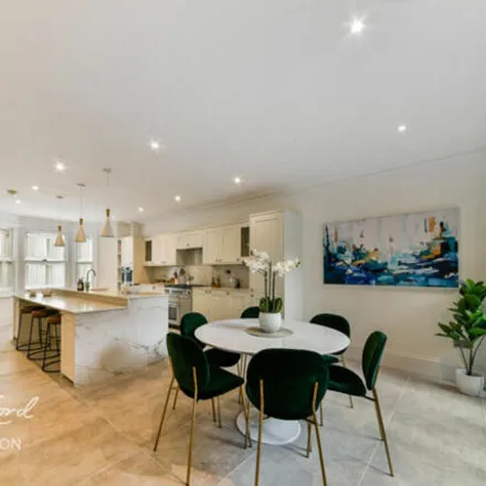 Image 3 - Farleigh Road, London, N16 7TH, United Kingdom - Townhouse for sale