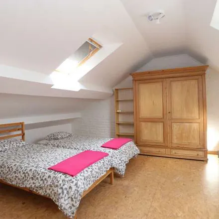 Rent this 2 bed apartment on Promenade du Chemin de fer - Spoorwegwandeling in 1160 Auderghem - Oudergem, Belgium