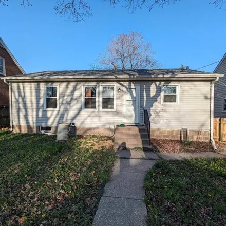 Image 2 - 1478 43rd Street, Rock Island, IL 61201, USA - House for sale