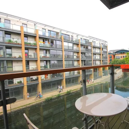 Rent this 3 bed apartment on Kleine Wharf in 14 Orsman Road, De Beauvoir Town