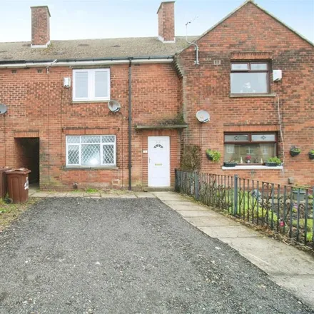 Rent this 3 bed townhouse on Reevy Road West Buttershaw Drive in Reevy Road West, Bradford