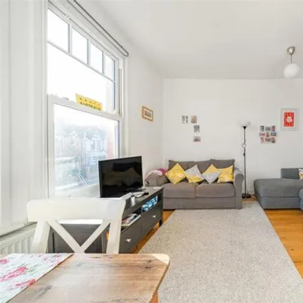 Image 4 - Glebe Road, London, N8 7DD, United Kingdom - Apartment for sale