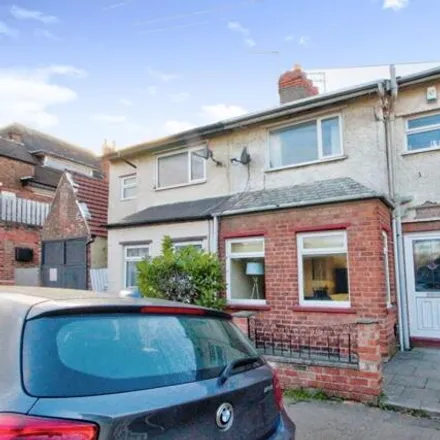 Buy this 3 bed townhouse on Anlaby Park in Elsiemere Walk, Anlaby Common