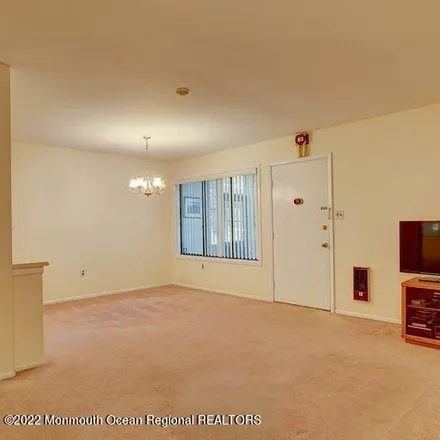 Image 3 - 111 Amberly Drive, Whittier Oaks, Manalapan Township, NJ 07726, USA - Condo for sale