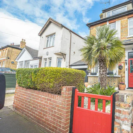 Image 1 - Queens Road, Leigh on Sea, SS9 1AZ, United Kingdom - Duplex for sale