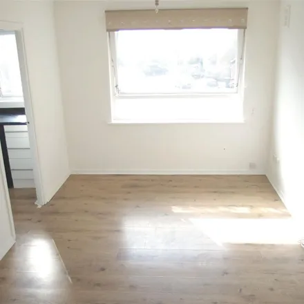 Rent this 1 bed apartment on Braemar Gardens in Slough, SL1 9DB