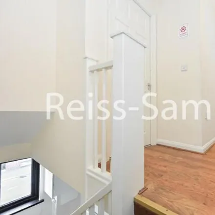 Image 7 - Rolls Road, London, SE1 5HH, United Kingdom - Townhouse for rent