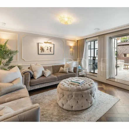 Image 3 - Glendore House, 30 Clarges Street, London, W1J 8AB, United Kingdom - Townhouse for sale