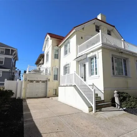 Rent this 5 bed house on 134 Oakland Avenue in Ventnor City, NJ 08406