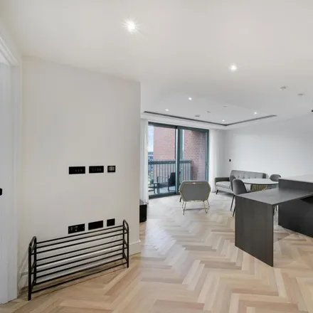 Rent this 2 bed apartment on Sawyer Street in Bankside, London