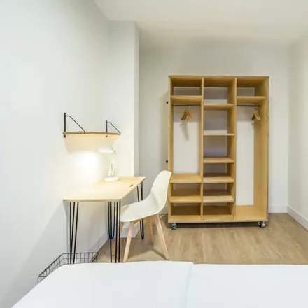 Rent this 4 bed room on Voorburgstraat 252B in 1062 JB Amsterdam, Netherlands