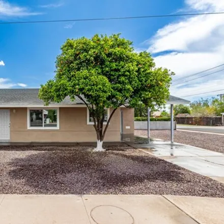 Buy this 3 bed house on 2101 East Oak Street in Phoenix, AZ 85006
