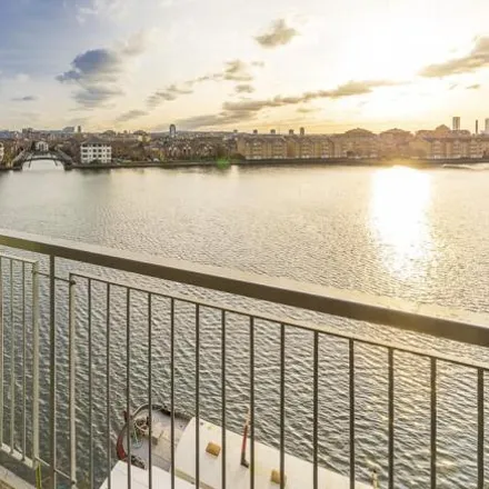 Image 2 - City Harbour, 8 Selsdon Way, Millwall, London, E14 9GR, United Kingdom - Apartment for rent