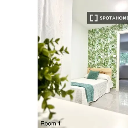Rent this 4 bed room on Escuela Oficial de Idiomas in Calle Turmalina, 41009 Seville