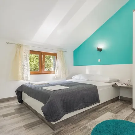 Rent this 6 bed house on Klinički bolnički centar Split - Zagvozd in Franje Tuđmana 46, 21270 Općina Zagvozd
