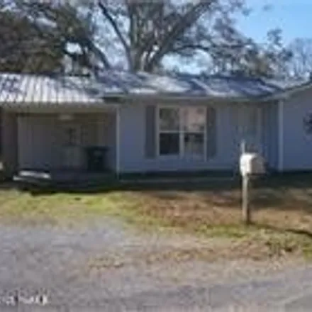 Rent this 3 bed house on 2822 Pine Street in Grosse Isle, Vermilion Parish