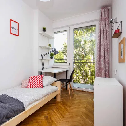 Rent this 5 bed room on Kamienica Wolfa Krongolda in Złota 83, 00-819 Warsaw