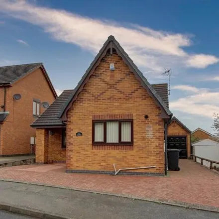 Buy this 2 bed house on St Lukes Way in Nuneaton and Bedworth, CV10 8RE