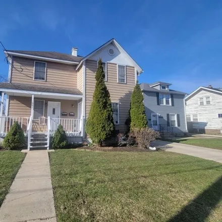 Buy this studio house on 1045 Grand Avenue in Waukegan, IL 60085