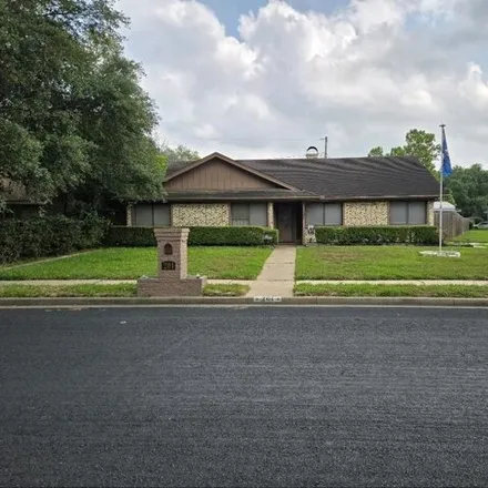 Buy this 3 bed house on 584 Magdalena Drive in Victoria, TX 77901