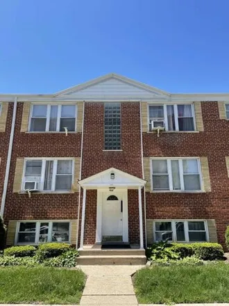Rent this 2 bed condo on 1297 Washington Street in Des Plaines, IL 60016