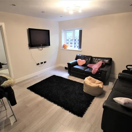 Image 1 - Hartwell Road, Leeds, LS6 1RY, United Kingdom - Apartment for rent