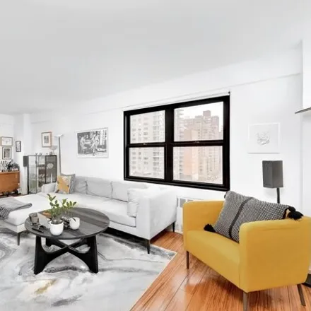 Rent this 2 bed apartment on The Eastmore in East 76th Street, New York