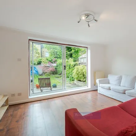 Rent this 4 bed townhouse on John Ruskin Street in London, SE5 0NT