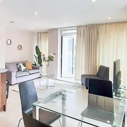 Rent this 2 bed apartment on 334-336 Goswell Road in Angel, London
