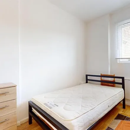 Rent this studio apartment on 40 St Petersburgh Place in London, W2 4RR