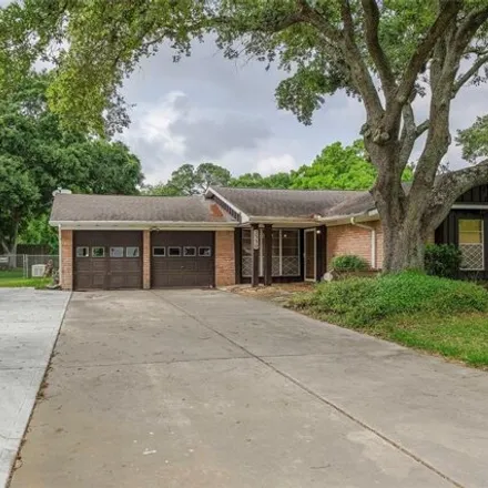 Image 2 - 2346 West Dumble Street, Alvin, TX 77511, USA - House for sale