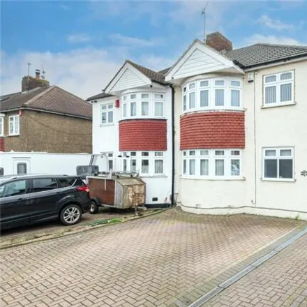 Buy this 3 bed duplex on 215 Colyer Road in Northfleet, DA11 8AT