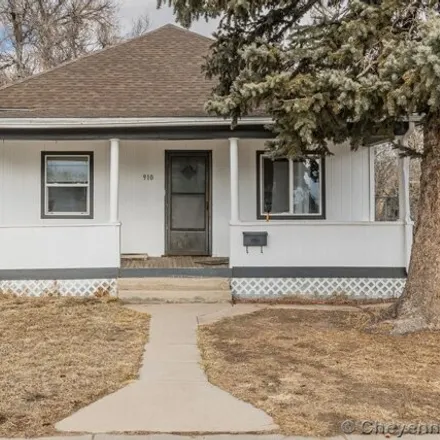 Image 2 - 944 West 26th Street, Cheyenne, WY 82001, USA - House for sale