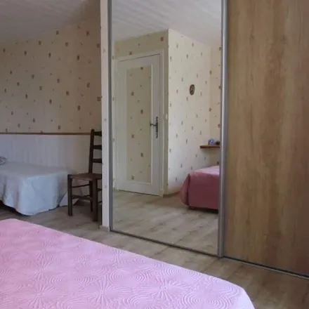 Rent this 1 bed apartment on 24590 Saint-Crépin-et-Carlucet