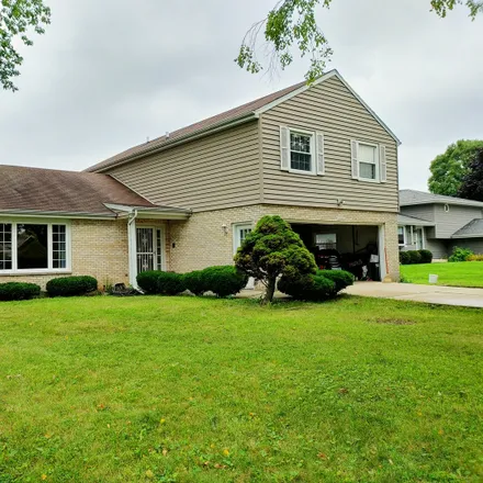 Buy this 4 bed house on 511 David Drive in Shorewood, IL 60404