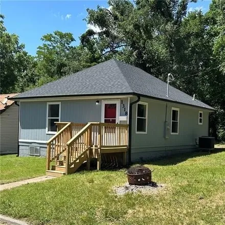 Buy this 2 bed house on 1349 Clinton Street in Lexington, Lafayette County