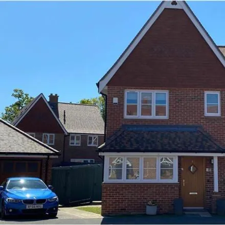 Buy this 3 bed house on unnamed road in Wokingham, RG40 5AR