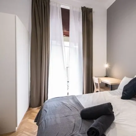 Rent this 6 bed room on Madrid in Costanilla de Santiago, 3