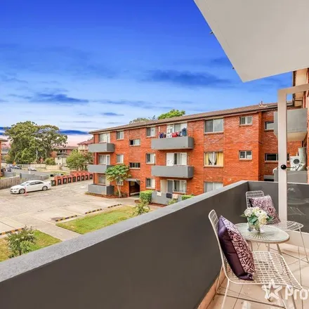 Image 6 - Sandal Crescent, Carramar NSW 2163, Australia - Apartment for rent
