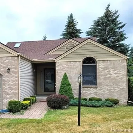 Buy this 2 bed condo on 9399 Sycamore Court in Genesee County, MI 48423