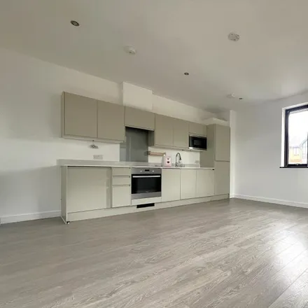 Image 2 - Hanworth Lane, Chertsey, KT16 9LG, United Kingdom - Apartment for rent