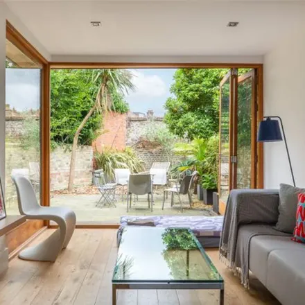 Rent this 4 bed townhouse on 141 Barlby Road in London, W10 6DW