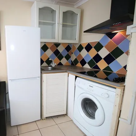 Rent this studio apartment on 64 Southville Road in London, TW14 8AP