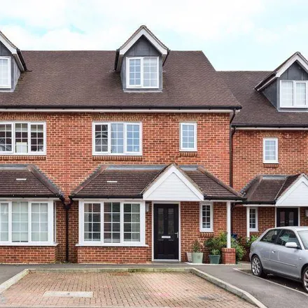 Rent this 4 bed duplex on Woodland Close in Godalming, GU7 1GE