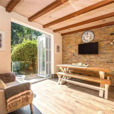 Rent this 4 bed duplex on 12 Canonbury Park South in London, N1 2JJ
