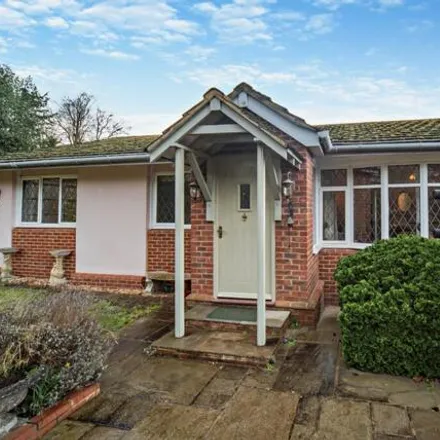 Buy this 3 bed house on Pangbourne Lodge Drive in Pangbourne, RG8 7AZ