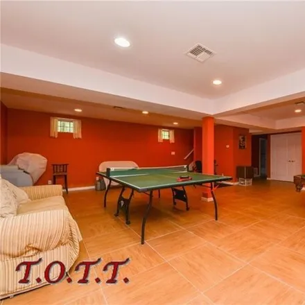 Image 4 - 6070 Strickland Avenue, New York, NY 11234, USA - House for sale