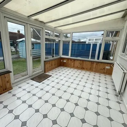 Image 7 - Hernen Road, Canvey Island, SS8 8BD, United Kingdom - House for rent