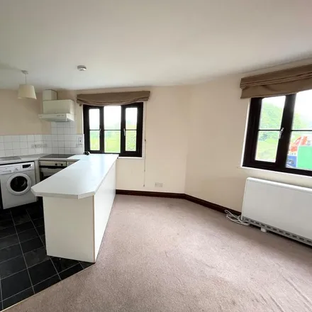 Image 2 - 7-14 River Meadows, Exeter, EX2 8BD, United Kingdom - Apartment for rent