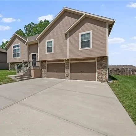 Image 2 - Wiltshire Drive, Raymore, MO 64083, USA - House for sale